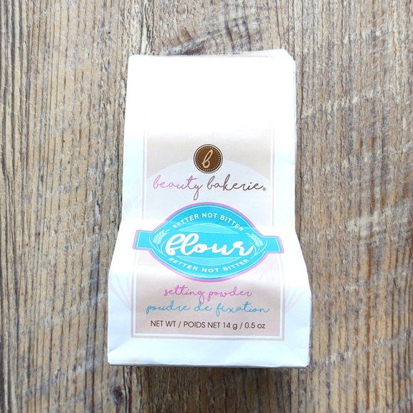 NIB Beauty Bakerie Flour Setting Powder - Oat (Translucent) - Picture 3 of 4